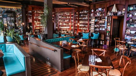 costas rum bar.